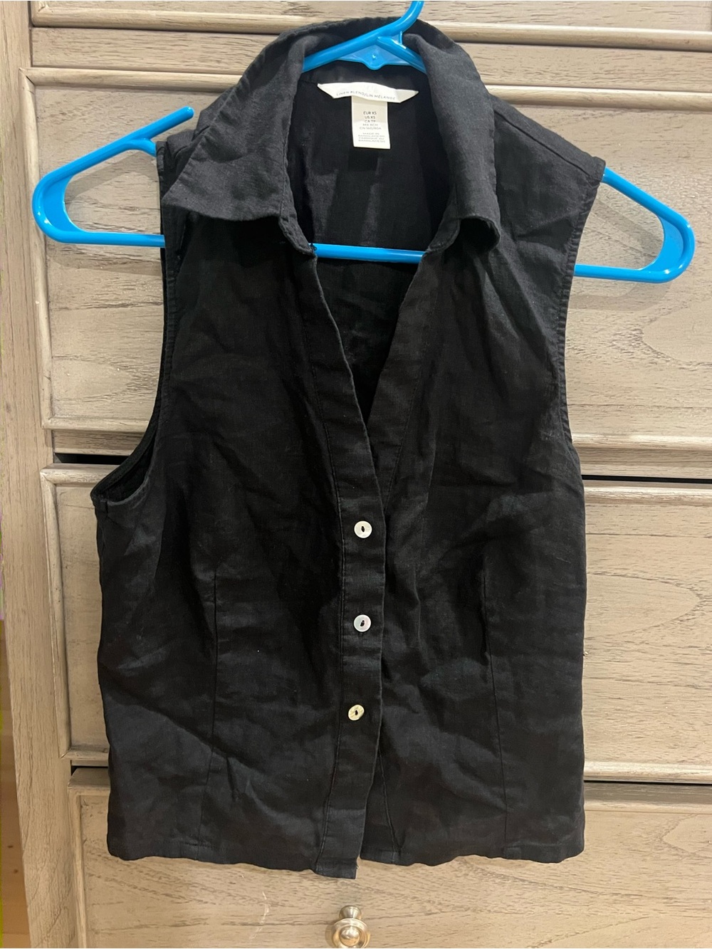 H&M Black Sleeveless Button-Down Collared Top
